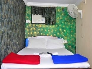 Right Choice Budget Hotel Мумбаи Экстерьер фото