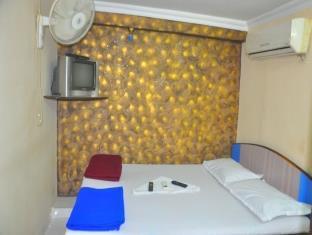 Right Choice Budget Hotel Мумбаи Экстерьер фото